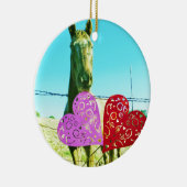 Blondes Pferd und rosa und rote Herzen Keramikornament (Rechts)
