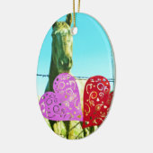 Blondes Pferd und rosa und rote Herzen Keramikornament (Links)
