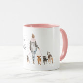 Blondhaarige Dame führt Hunde aus Tasse (VorderseiteRechts)