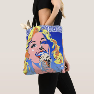 Blondine isst Eis im farbenfrohen Pop-Art-Stil der Tasche