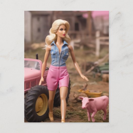 Blondoll auf einem popokalyptischen Bauernhof Postkarte (Vorderseite)