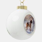 Bloodhound lassen es Weihnachten schnee Keramik Kugel-Ornament (Links)