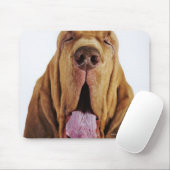 Bloodhound (St. Hubert Hound) mit geschlossenen Au Mousepad (Mit Mouse)