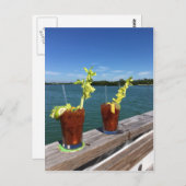 Bloody Mary trinkt auf einem Geländer mit dem Ozea Postkarte (Vorne/Hinten)