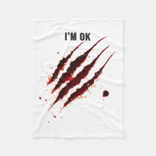 Bloody Shirt Ich bin Ok Blood Spritzer Ripped Funn Fleecedecke