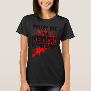 Bloody Trust Me I bin ein Medizintechniker Beängst T-Shirt