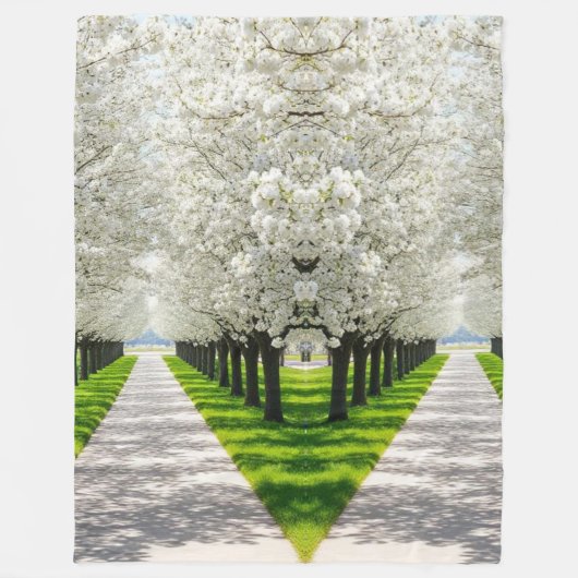 "Bloom Trail Dreams - Tranquisit Pathway" Fleecedecke (Vorderseite)