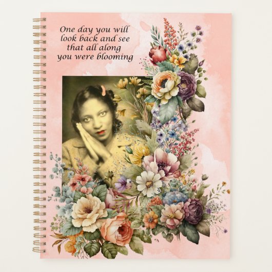 "Blooming all Along" Zitat hübsche Mädchen und Blu Planer (Vorderseite)