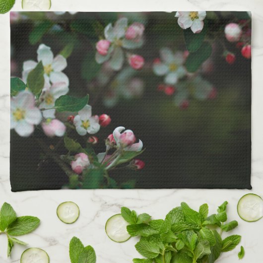 Blooming apple tree, moody spring geschirrtuch (Gefaltet)