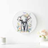 Blooming Baby Elephant Große Wanduhr (Zuhause)