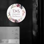 Blooming Figs | Moody Rustic Monogram Wreath Magnet<br><div class="desc">Moderne, handbemalte, reiche, dunkle und moodisch-blumenfarbene Kränze mit den Monogramm-Initialen für einen modernen romantischen Flair mit Blume in Bordeaux, Marsala und Rotweinen mit Pflaume lila und rot und pfirsichfarbenen Rose, die durch botanische Lorbeer-Eukalyptusgrün und tiefgrüne Akzente in olivgrün und violett lila Farben. Aus der Kollektion "Moody Fig Blossoms" kommt dieses...</div>