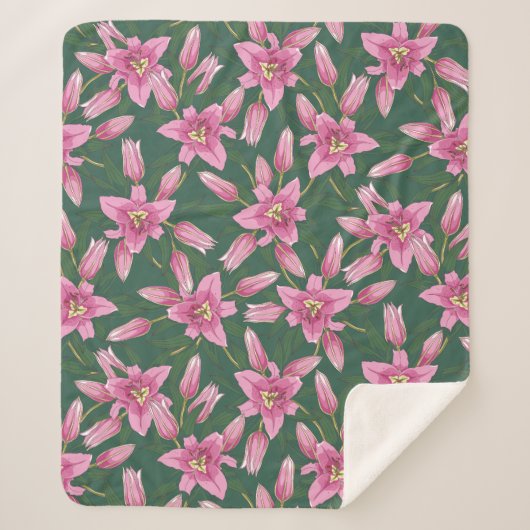 Blooming Lilies in Deep Green Sherpadecke (Vorderseite)