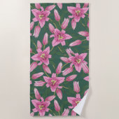 Blooming Lilies in Deep Green Strandtuch (Vorderseite)
