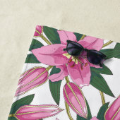 Blooming Lilies in Pastel Pink on White Strandtuch (Beispiel)