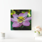 Blooming lotus flower, Indonesien Quadratische Wanduhr (Zuhause)