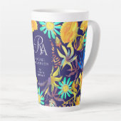 Blooming Mystical Floral Monogram Navy Latte Tasse (Rechte Ecke)