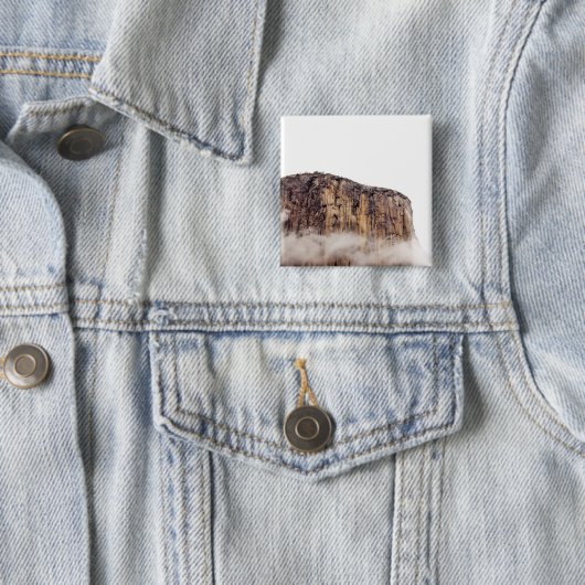 Bloße Klippe, die über Wolken steigt Button (Beispiel)