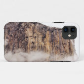 Bloße Klippe, die über Wolken steigt Case-Mate iPhone Hülle (Rückseite (Horizontal))