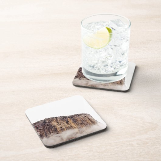 Bloße Klippe, die über Wolken steigt Untersetzer (Rechte Seite)