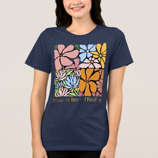 Blossom Beyond Reality – Abstract Flower Art Desig Tri-Blend Shirt (Vorderseite)