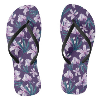 Blossom Bliss auf dunklem Lila Badesandalen