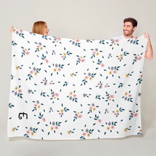 Blossom Charm Monogram Fleecedecke (Beispiel)