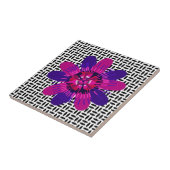 Blossom in Rosa und Lila in Schwarz und Weiß Fliese (Seite)