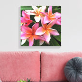 Blossom-Kranz von hellrosa Frangipani Leinwanddruck (Insitu (Wohnzimmer))