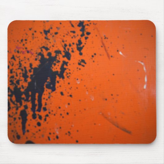 Blpaint splatter on orange mousepad (Vorne)