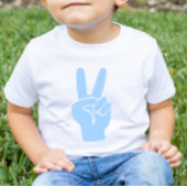 Blue 2 Birthday Peace Out Sign Two Fingers Deuce Kleinkind T-shirt