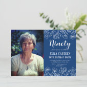 Blue 90. Neunziges Blumengestein Geburtstag Einladung (Stehend Vorderseite)