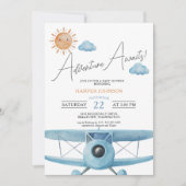 Blue Adventure erwartet Airplane Baby Shower Einladung (Vorderseite)