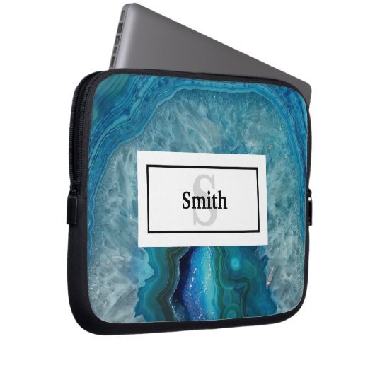 Blue Agate Geode Rock mit Name und Monogramm Laptopschutzhülle (Vorne Rechts)