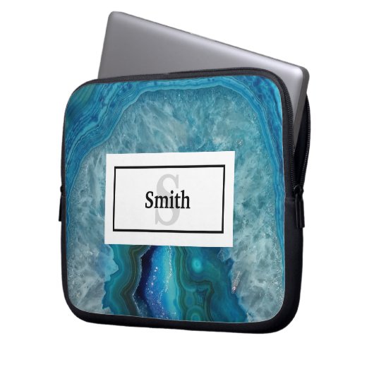 Blue Agate Geode Rock mit Name und Monogramm Laptopschutzhülle (Vorderseite Links)