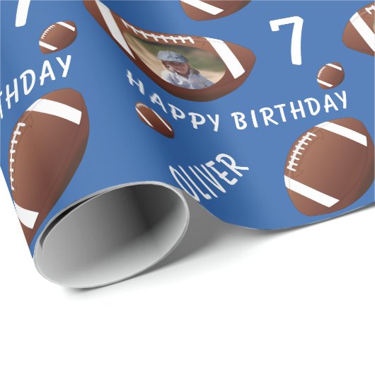 Blue American Football Ball Happy Birthday Foto Geschenkpapier (Rolleneckpunkt)