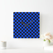 Blue and black checkerboard pattern quadratische wanduhr (Zuhause)