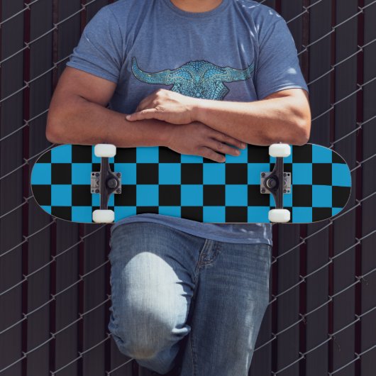 Blue and Black Checkered Print Skateboard (Außenbereich 3)