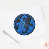 Blue and Black Flying Yin Yang Dragons Runder Aufkleber (Umschlag)
