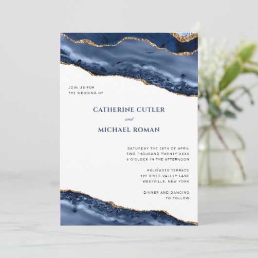 Blue and Gold Agate Border Wedding Einladung (Stehend Vorderseite)