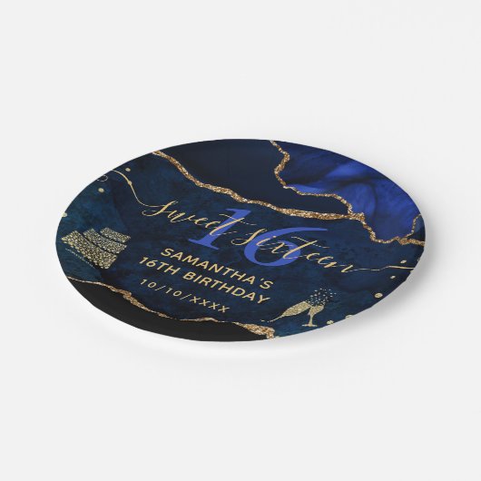 Blue and Gold Glitzer Agate Marble Sweet 16 Pappteller (Schrägansicht)