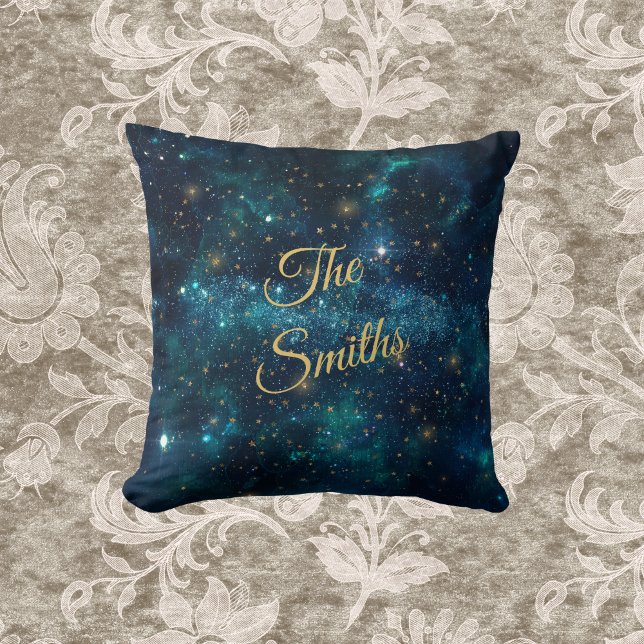 Blue and Gold Starry Galaxy mit Mit Monogramm Name Kissen (Von Creator hochgeladen)