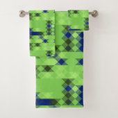 blue and green geometric pattern badhandtuch set (Insitu)
