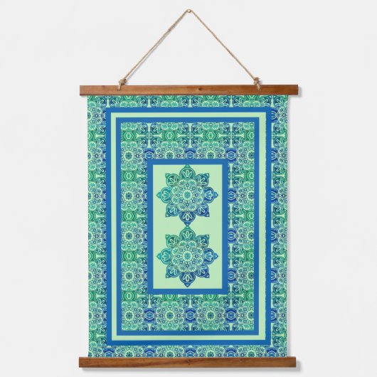 Blue and Green Hanging Tapestry Wandteppich Mit Holzrahmen (Vorderseite)
