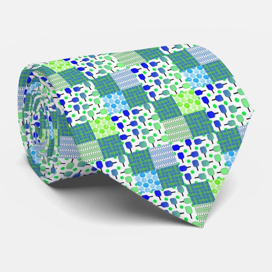 Blue and Green Pickleball Courts, Paddles & Balls Krawatte (Gerollt)