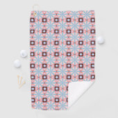 Blue and pink hues geometric patterned golfhandtuch (Insitu)