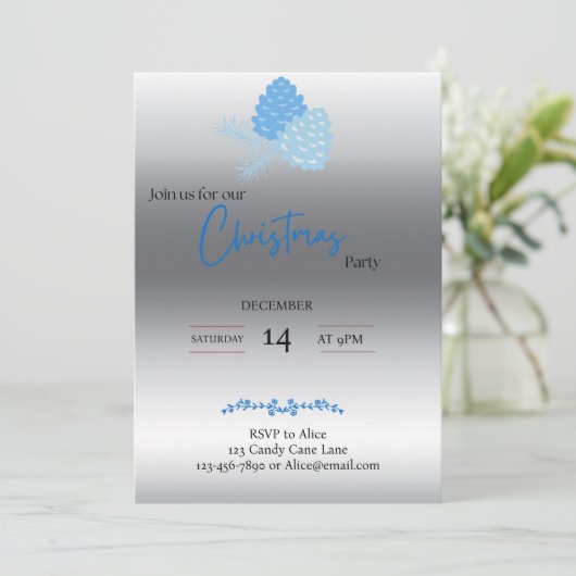 Blue and Silver Pine Cone Weihnachtseinladung Einladung (Stehend Vorderseite)