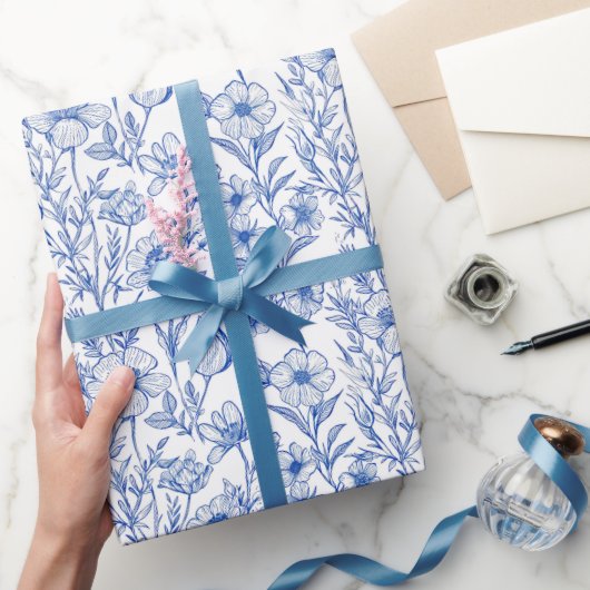 Blue and White Chinoiserie Wildflower Geschenkpapier (Schenken)