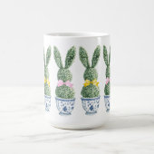 Blue and White Chinoiserie With Rabbit Topiary Kaffeetasse (Mittel)