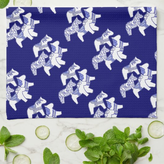 Blue and White Dala Horses Küchentuch (Gefaltet)