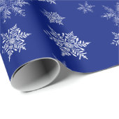 Blue and White Delicate Snowflake Christmas Geschenkpapier (Rolleneckpunkt)